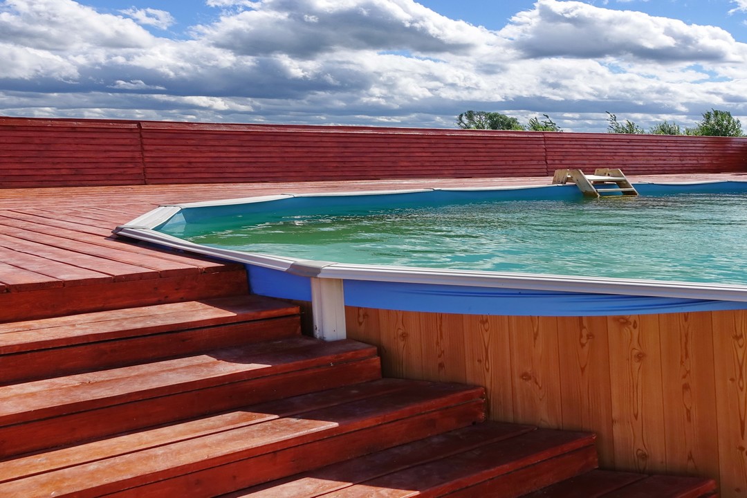 plage de piscine bois
